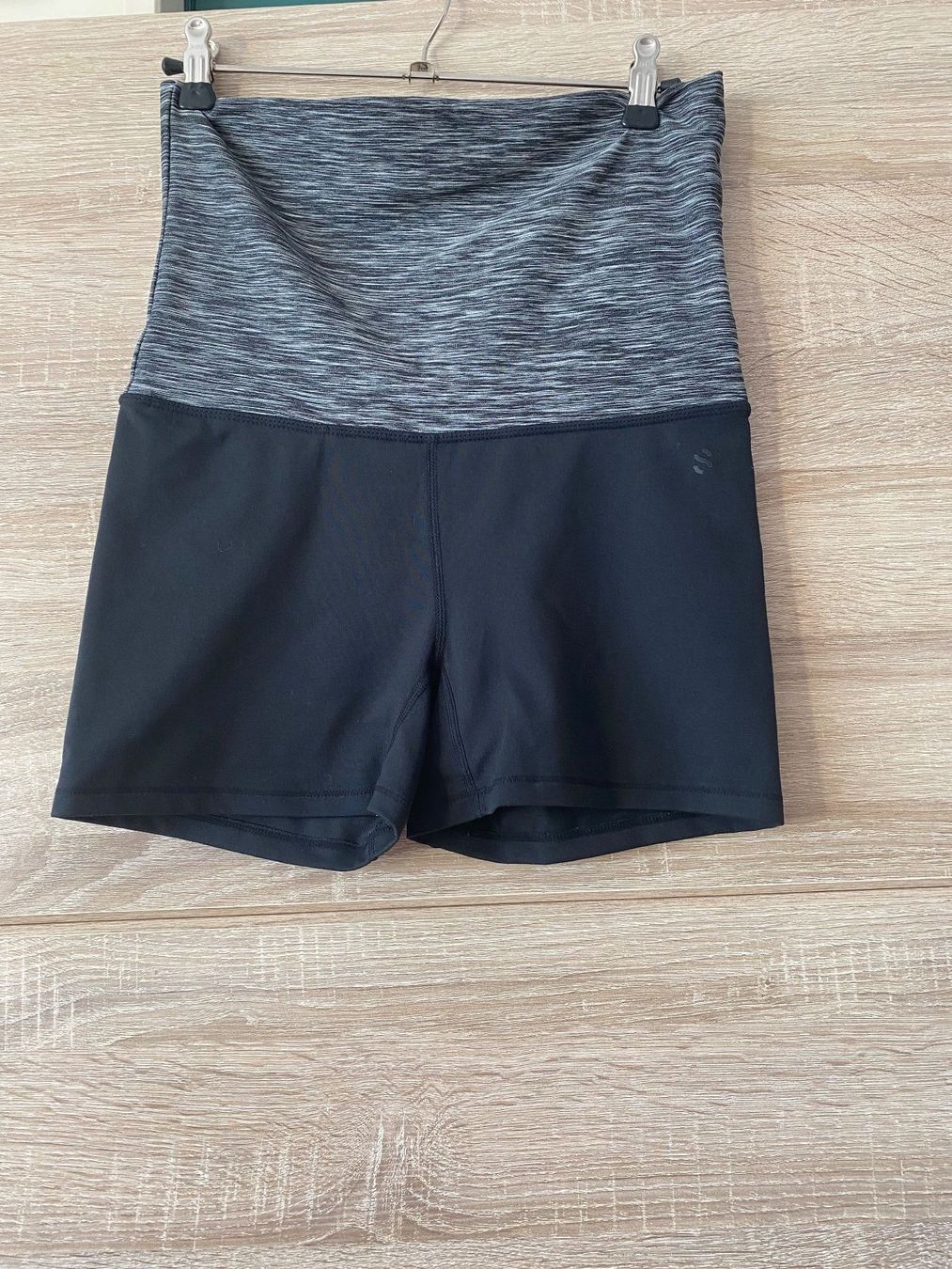 H&M Leggings: Short de sport noir – Usato da Montreux venduto da Izapechee
