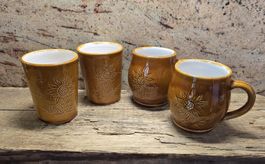 4 Keramik Tassen braun mit Blumenmuster handgemacht guter Zu