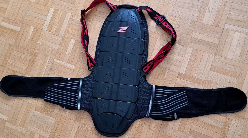 Protections: Rückenprotektor Grösse L – D'occasion à Thun par filluson