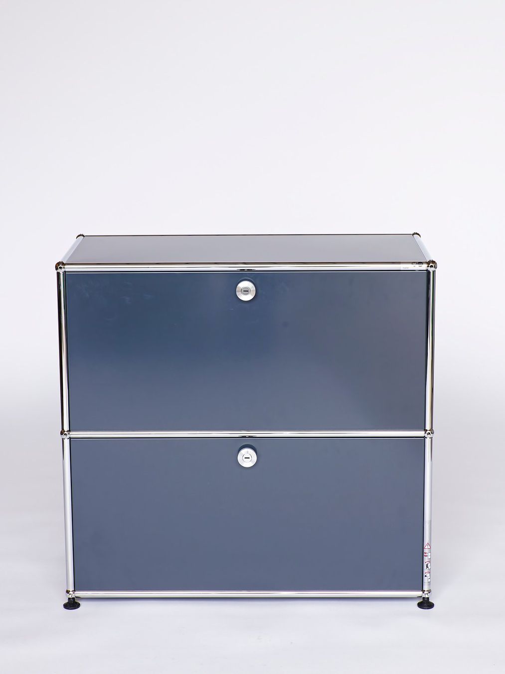 USM Cassettiere: Neues USM Highboard mit 2 Klappen,NEU – Nuovo (secondo la descrizione) da Lenzburg venduto da Buerokonz