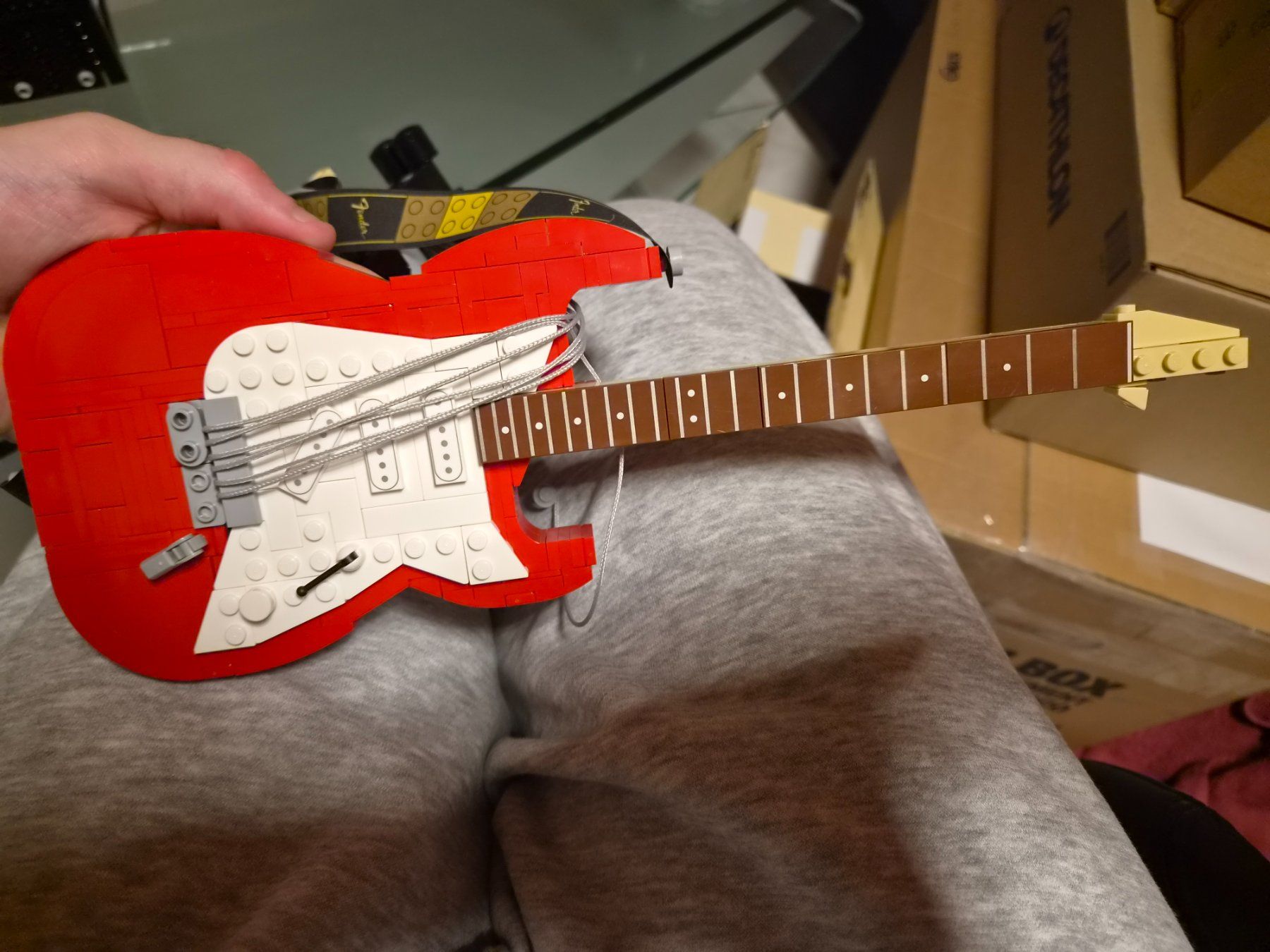 Lego Kit di costruzioni: LEGO Fender Stratocaster 21329 – Usato da Egerkingen venduto da Pascal.FL 3
