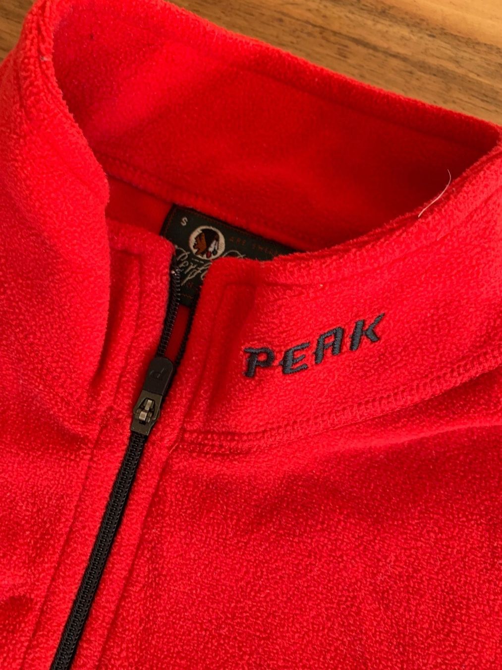 Peak Performance Pulls & Sweat-shirts: PEAK PERFORMANCE roter Fleece Pullover Gr. S NWT – Neuf (Voir description) à Meiringen par Jwash 1