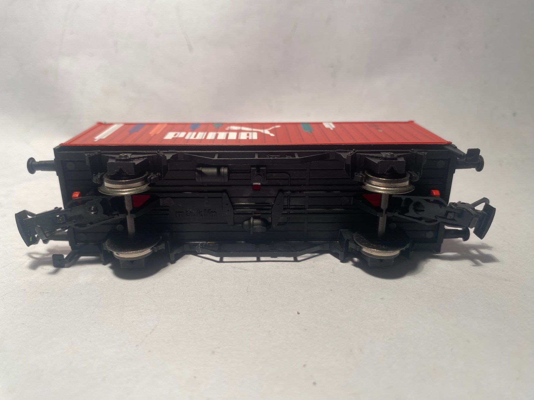 Märklin Modelleisenbahnen: Märklin Containerwagen PUMA rot, AC Achsen – Gebraucht aus Buchrain von Modellbahn11 5