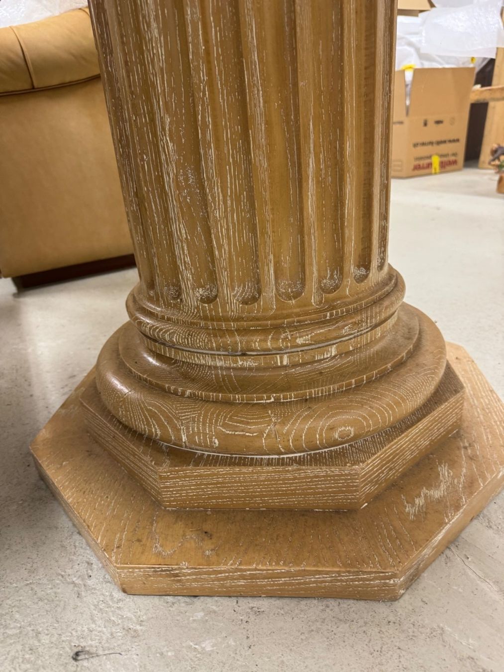 Tavoli: Beautiful Custom-Built Ribbed Column Dining Table – Usato da Gsteig b. Gstaad venduto da Auctionly 2