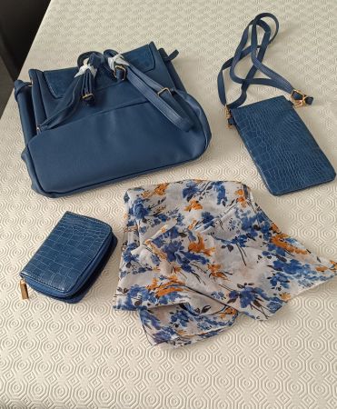 ENSEMBLE SAC A DOS, PORTE TEL., PORTE-MONNAIE + ECHARPE