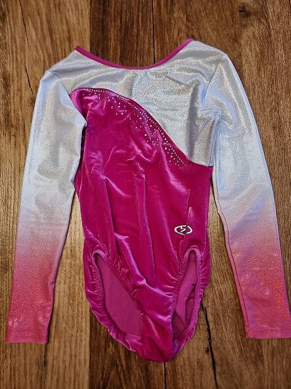 Trainer, Turnhosen & -trikots: Turndress 8-10jährig – Gebraucht aus Neuendorf von msilvester81 1