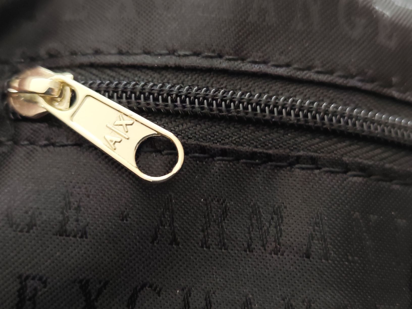 Armani Sacs femmes: Armani Exchange Handtasche Neu ! – Neuf (Voir description) à Zuckenriet par bm2_88l9 6