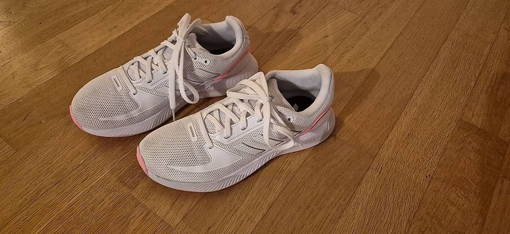 Scarpe per ragazzi: ADIDAS Kinderturnschuhe – Usato da Hagendorn venduto da Saga2005