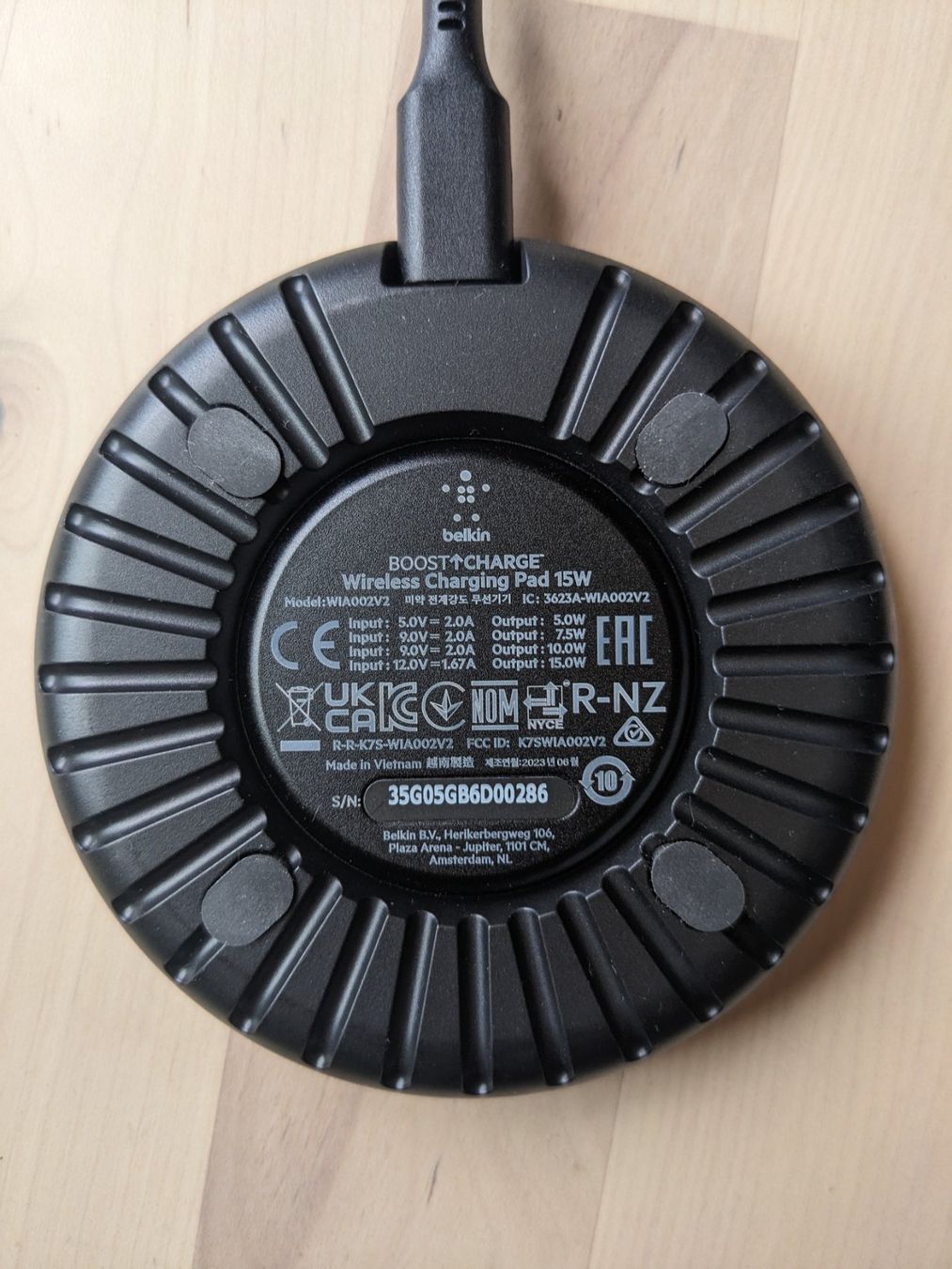 Belkin Ladegeräte: Belkin 15W wireless charging pad with cable, black – Gebraucht aus Zürich von mis_dg88 1
