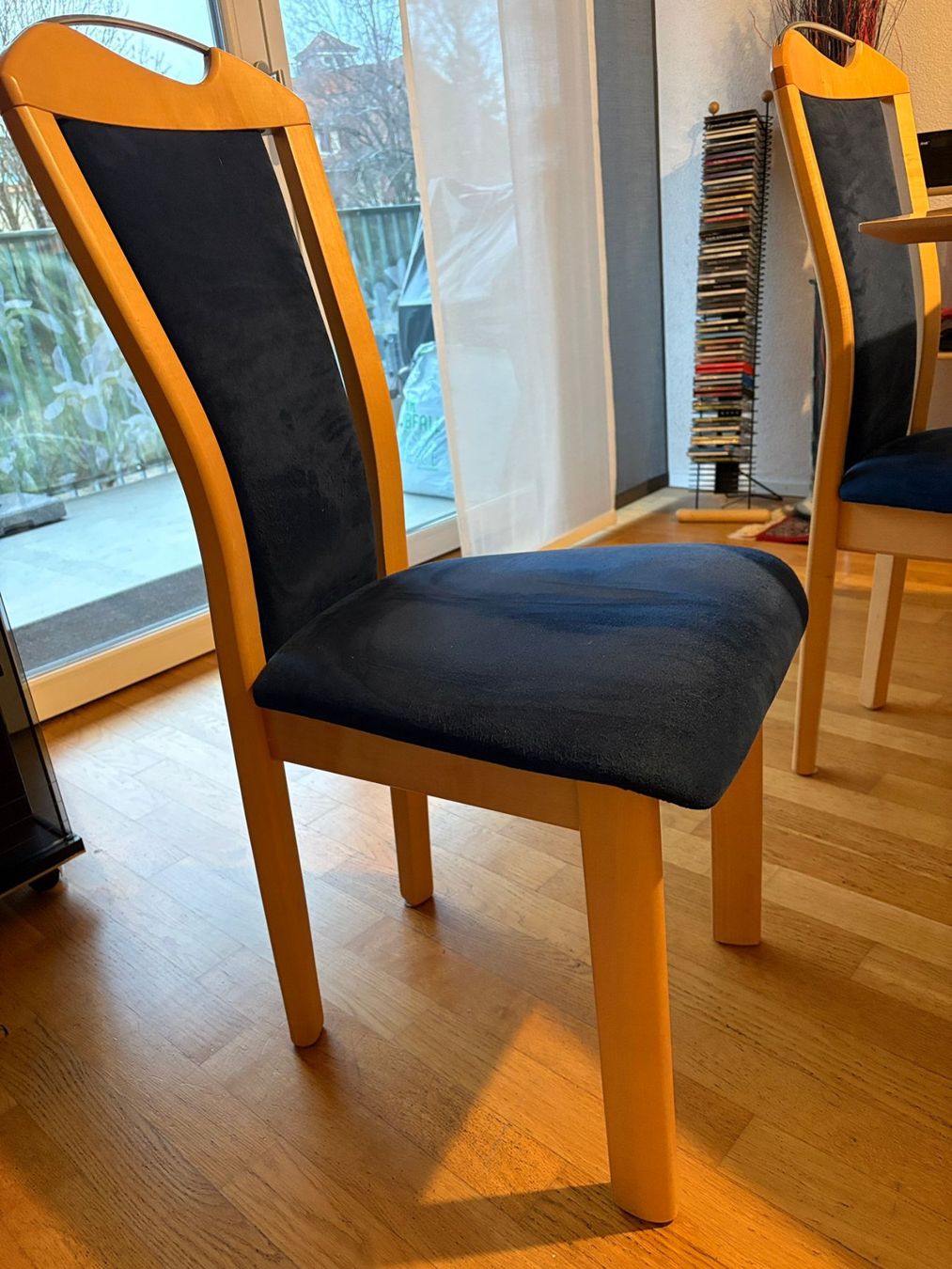 Set di tavolo e panche: Gratis zum abholen-Esstisch inkl. 6 Alcantara - Stühle – Usato da Tägerwilen venduto da Taegi01 7