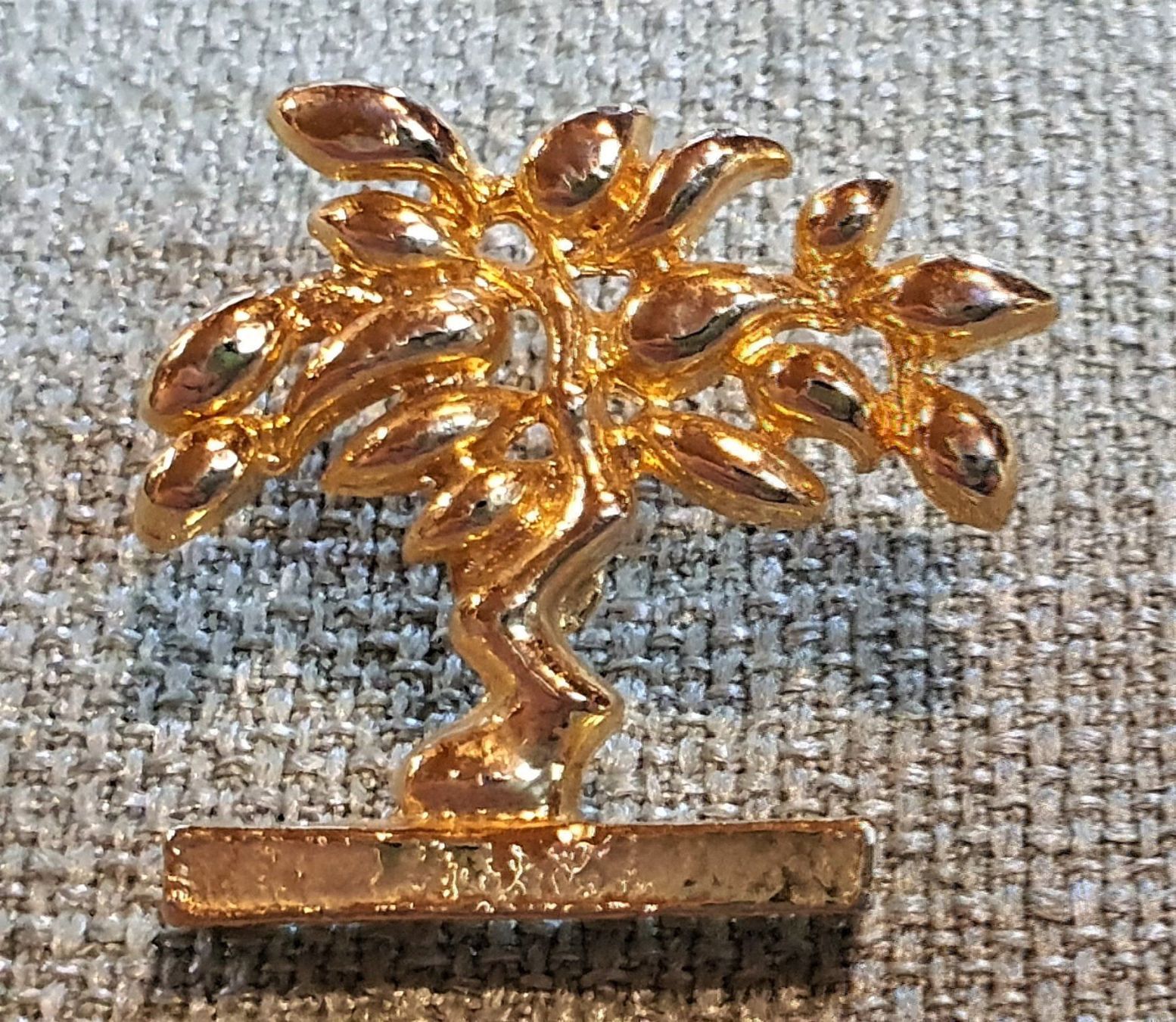 Placchette & Badge: E689 - Goldiger 3D Pin Baum  - Schwer – Usato da Reinach BL venduto da Boston-Verkauf