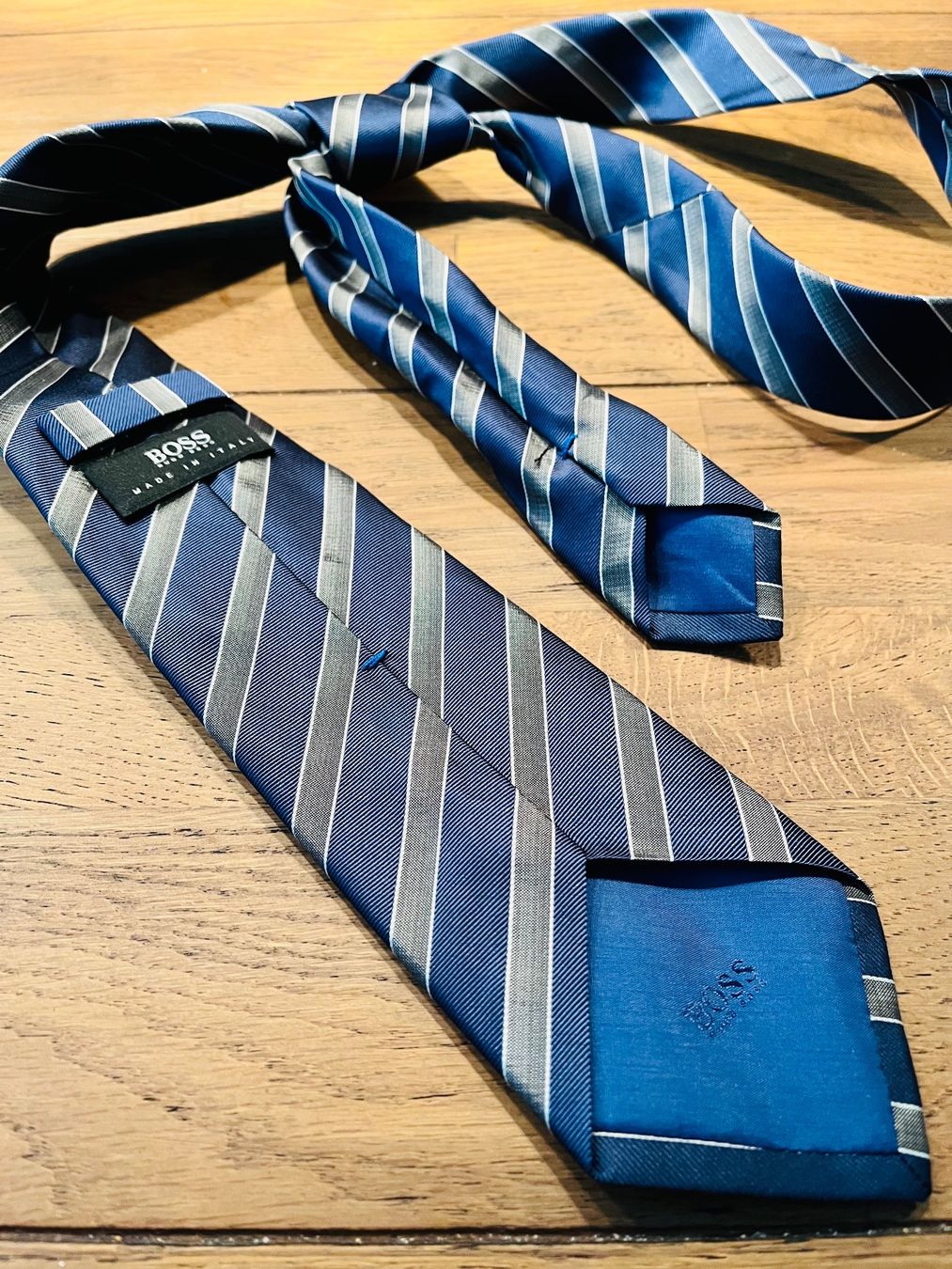 Hugo Boss Cravatte: Krawatte Hugo Boss – Usato da Langnau am Albis venduto da Ervedosa_21 1