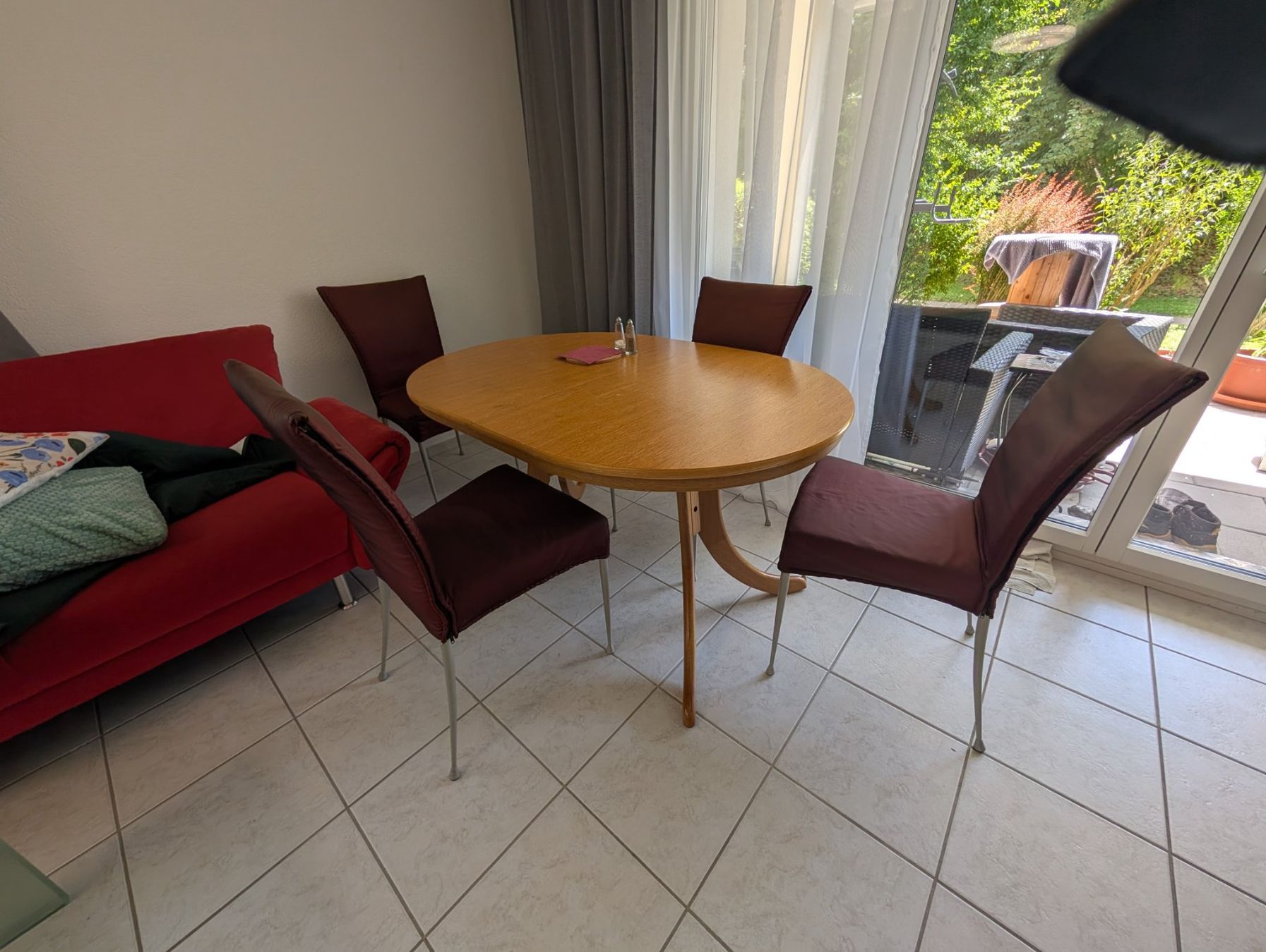 Tische: Tisch mit 4 stühlen – Gebraucht aus Bubikon von Woki_Loki95 2