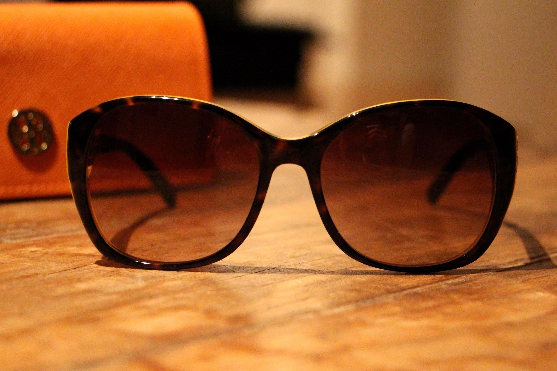Occhiali & Lenti: Tory Burch Sonnenbrille Neu mit Etui – Nuovo e nell'imballaggio originale da Lausanne venduto da Julerde 1