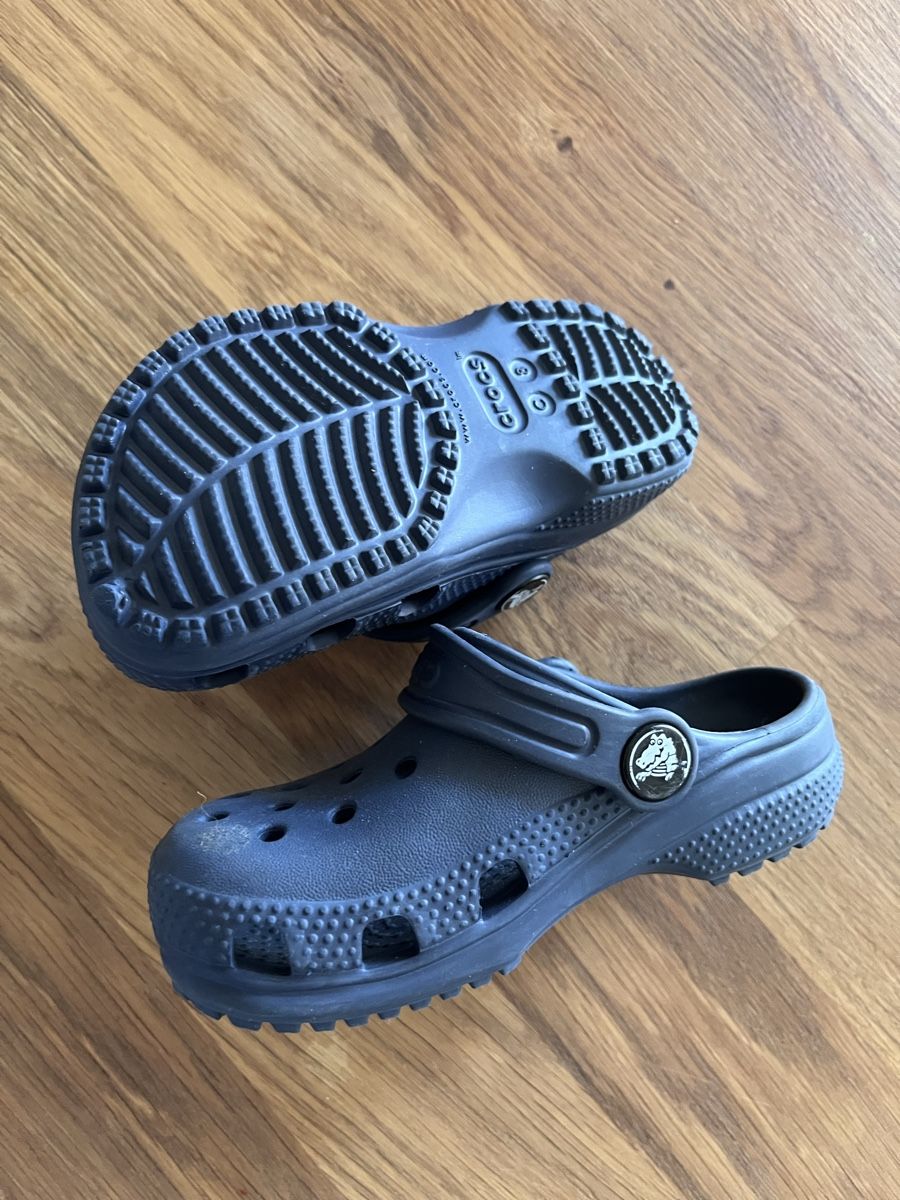 Crocs Scarpe per ragazzi: Crocs marineblau Grösse 24/25 – Usato da Ostermundigen venduto da Mihela 1
