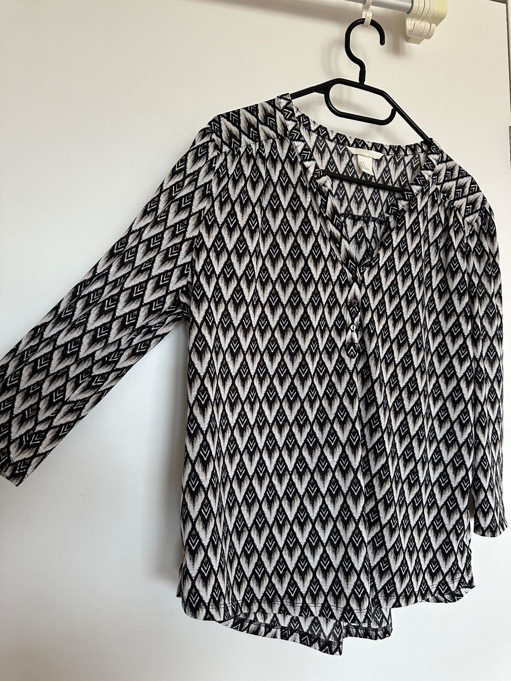 H&M Camicette: Damenbluse gemustert - M - wie NEU! – Nuovo (secondo la descrizione) da Pfäffikon SZ venduto da ansyyy 1