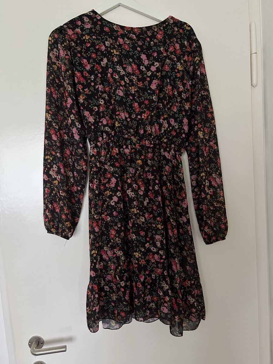 Kleider: Luftiges Blumenkleid  – Gebraucht aus Luzern von leo_dp2d 2