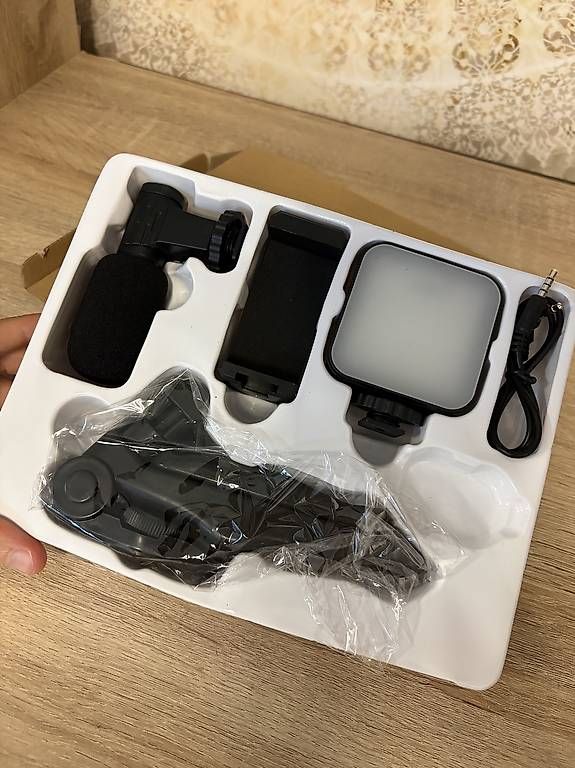 Microfoni: Kit vidéo : microphone trépied éclairage led – Nuovo (secondo la descrizione) da Conthey venduto da arn_bv7m