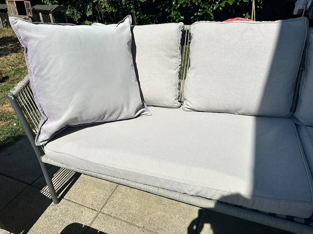 Set di tavolo e panche: À vendre salon de jardin avec table – Usato da Eysins venduto da tde_jv96 3