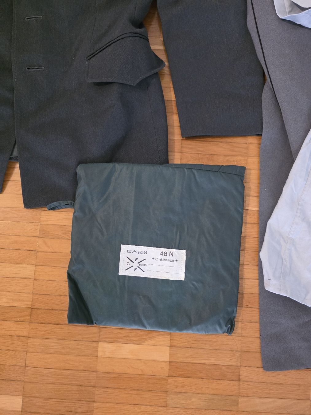 Armée suisse Uniformes: Schweizer Armee Ausgangsuniform – D'occasion à Winterthur par Eljabanebre 2