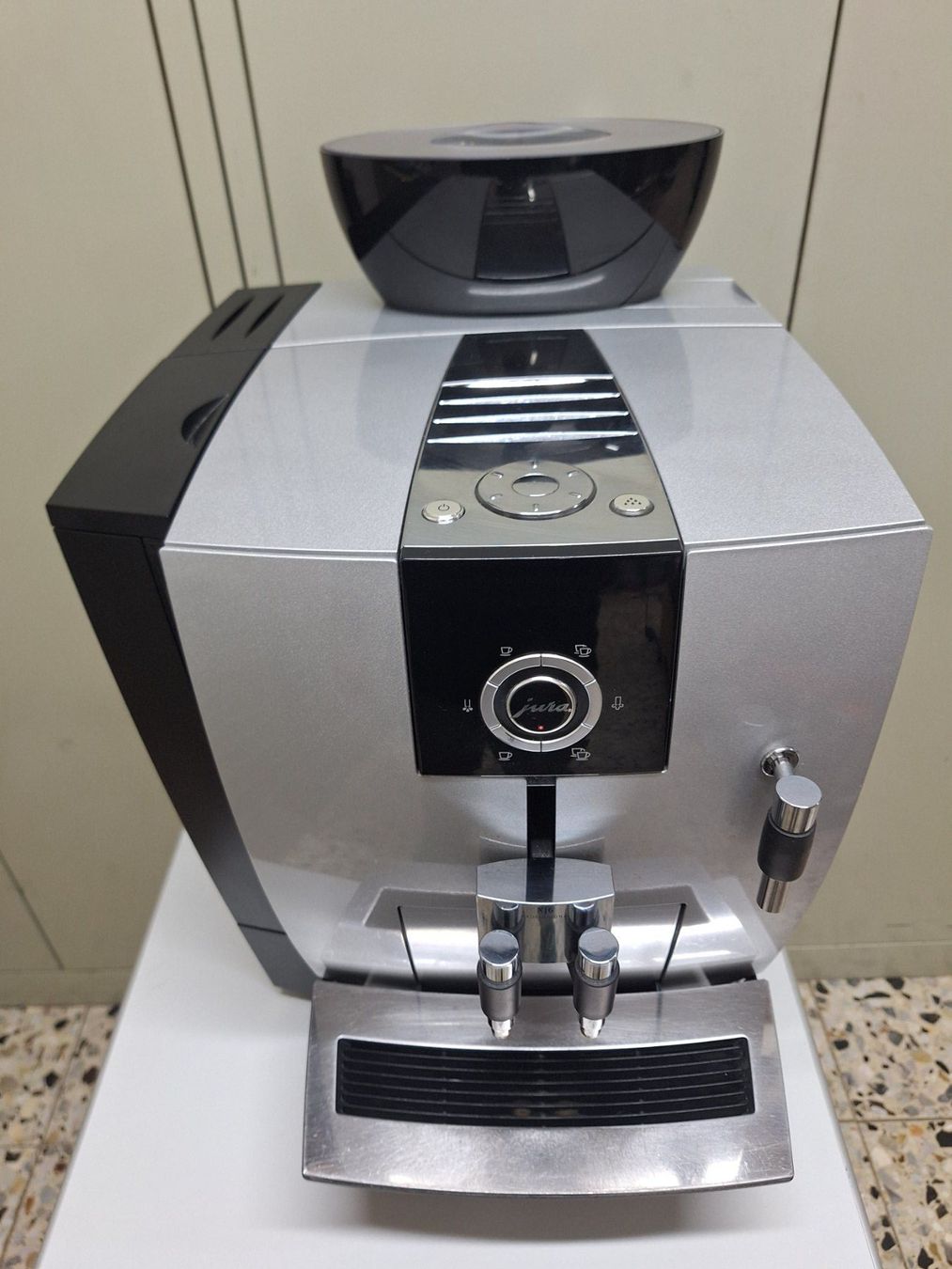 Jura Macchine per caffè & Macchine per espresso: Machine à café JURA XJ6 – Difettoso da Laconnex venduto da Patkek29