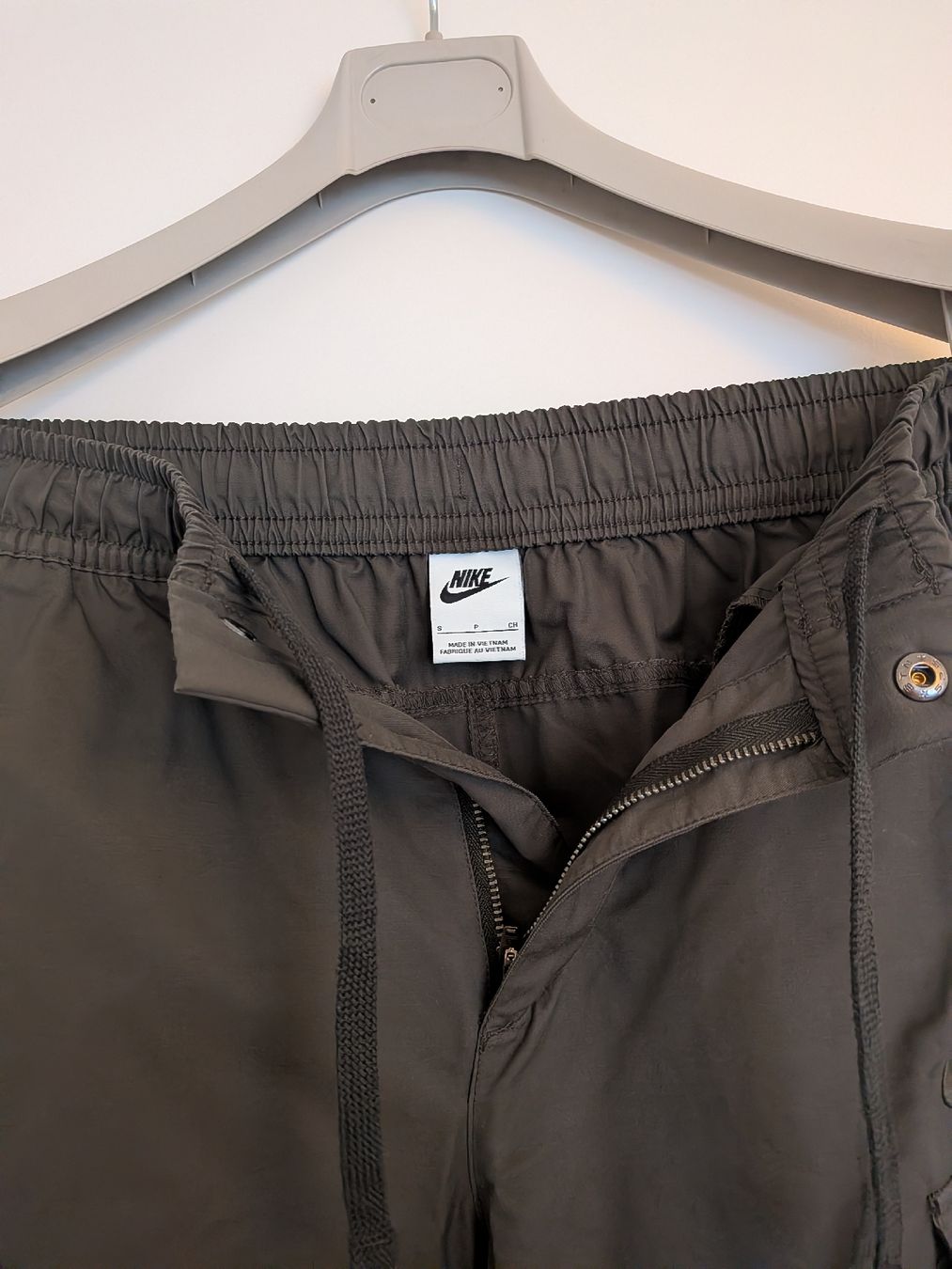 Nike Pantaloni: Nike Woven Cargo Hose Größe S – Nuovo (secondo la descrizione) da Zürich venduto da spatzi5345 3