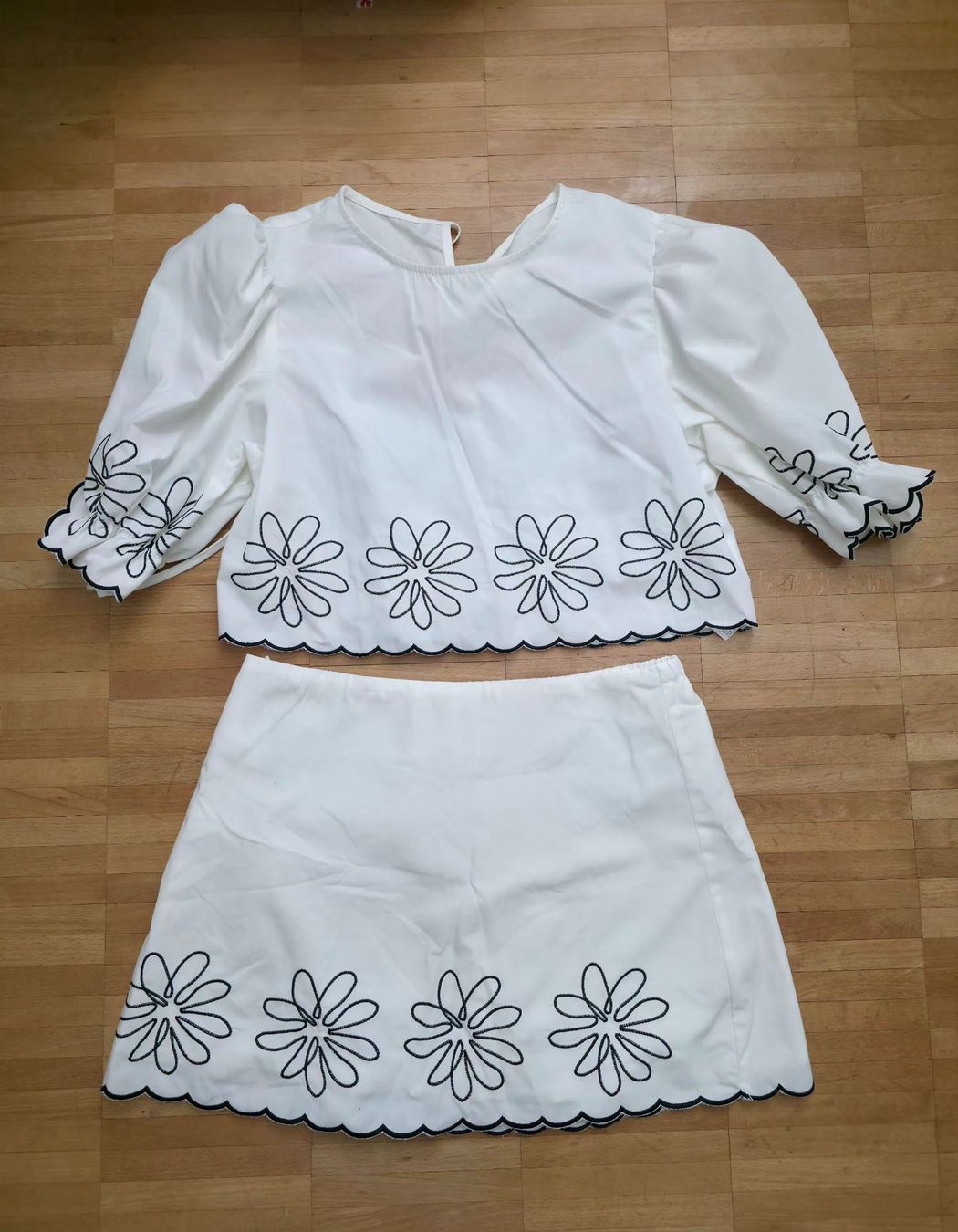 Vestiti: Daisy Embroidered Two-Piece Set – Nuovo (secondo la descrizione) da Hombrechtikon venduto da moonwaterqueen