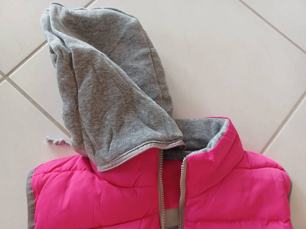 Gilet & Giacche senza maniche: Gilet mit Kapuze Neue gr.M – Nuovo (secondo la descrizione) da Bronschhofen venduto da Katrusja 1