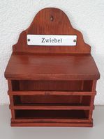 Zwiebelkasten aus Holz mit Emailschild