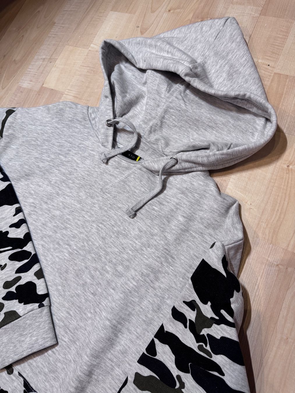 Maglioni & Felpe: Herren Hoodie - Grau / Camouflage – Nuovo (secondo la descrizione) da Seuzach venduto da Inspektor99