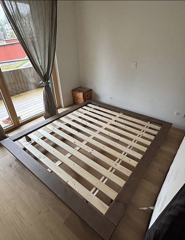 Letti: Holzbettgestell 180x200 – Usato da Alpnachstad venduto da mar_6ckd