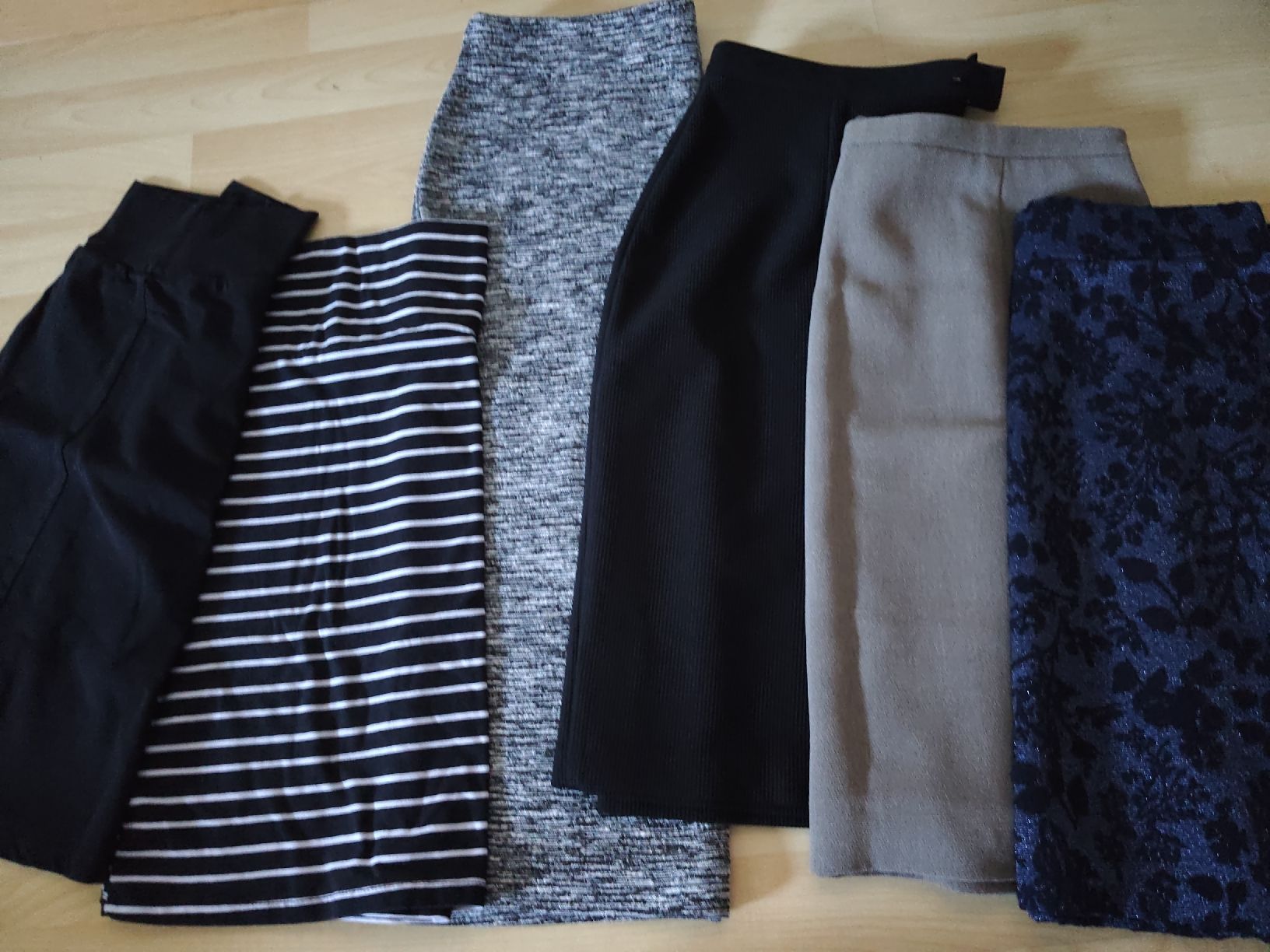 Lotti di vestiti: 6-teiliges Kleiderpaket Jupes Gr. M – Nuovo (secondo la descrizione) da Dättlikon venduto da clasto
