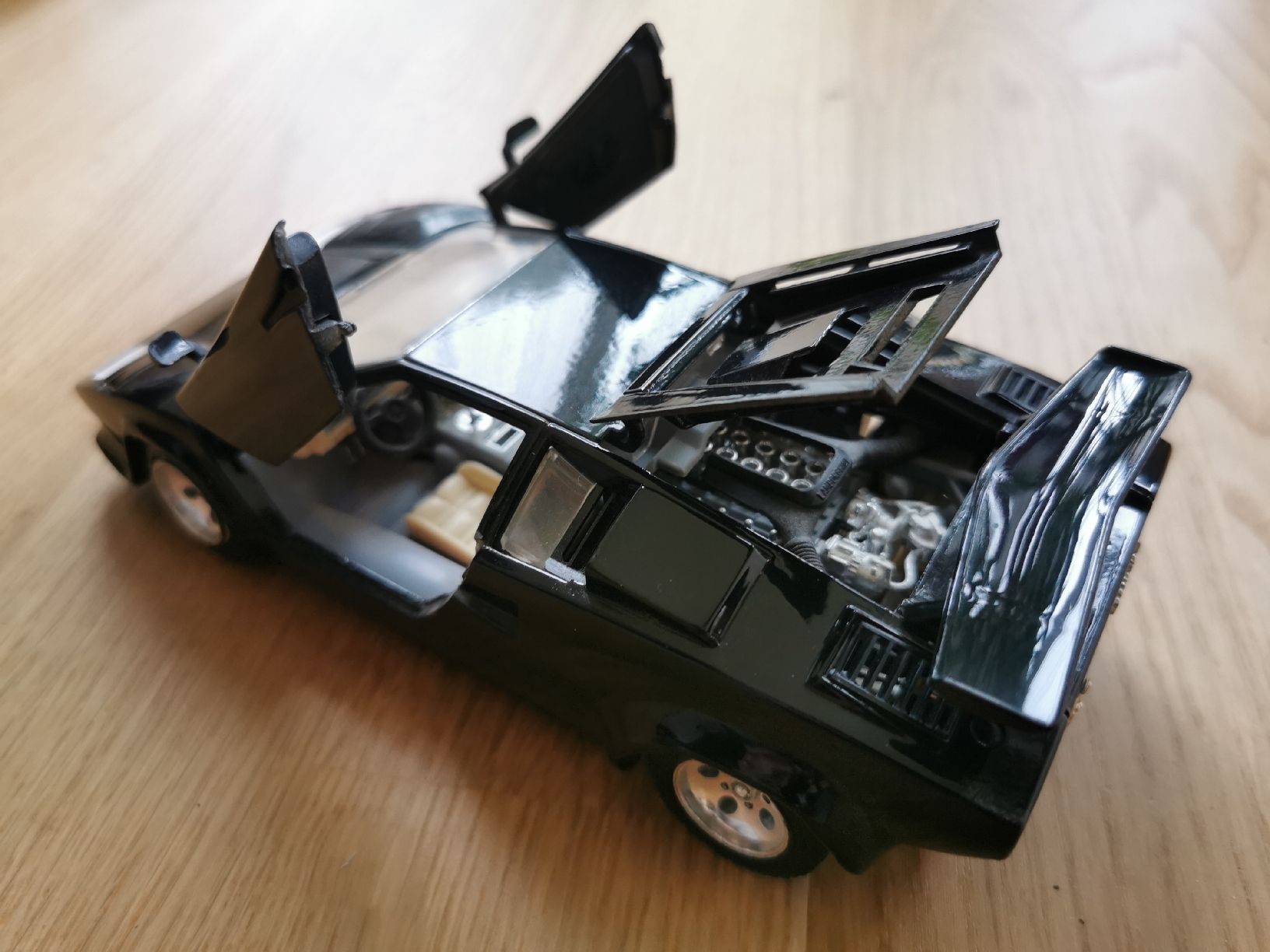 Bburago Modellautos: Lamborghini Countach 1:24 – Gebraucht aus Arnegg von michik999 1