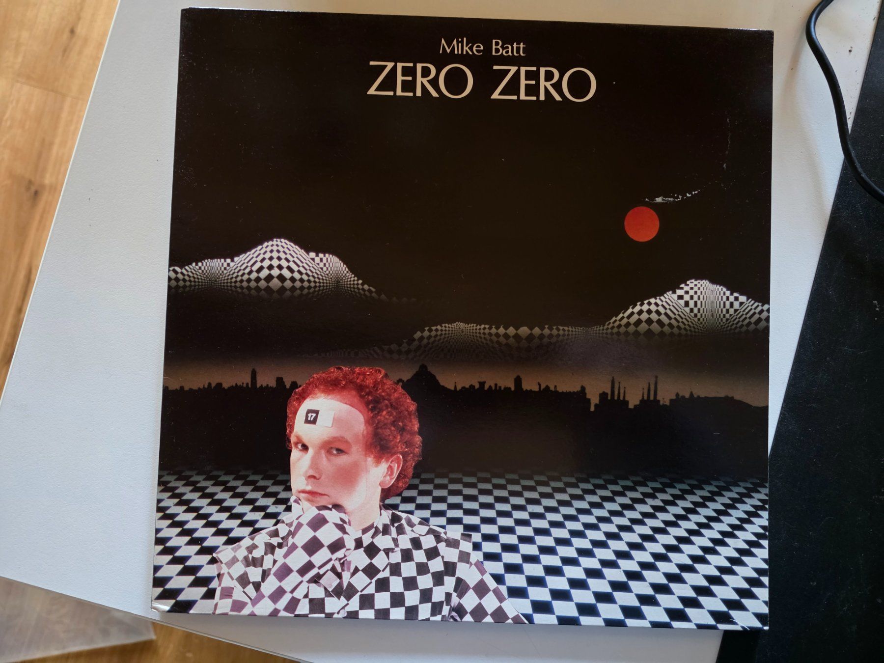 Dischi in vinile: Vinyl LP: Mike Batt - Zero, Zero - 1982 - EPC 32750 – Usato da Walterswil BE venduto da Lonitti