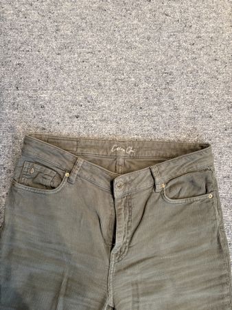 Samt Hose in grün Gr. 28
