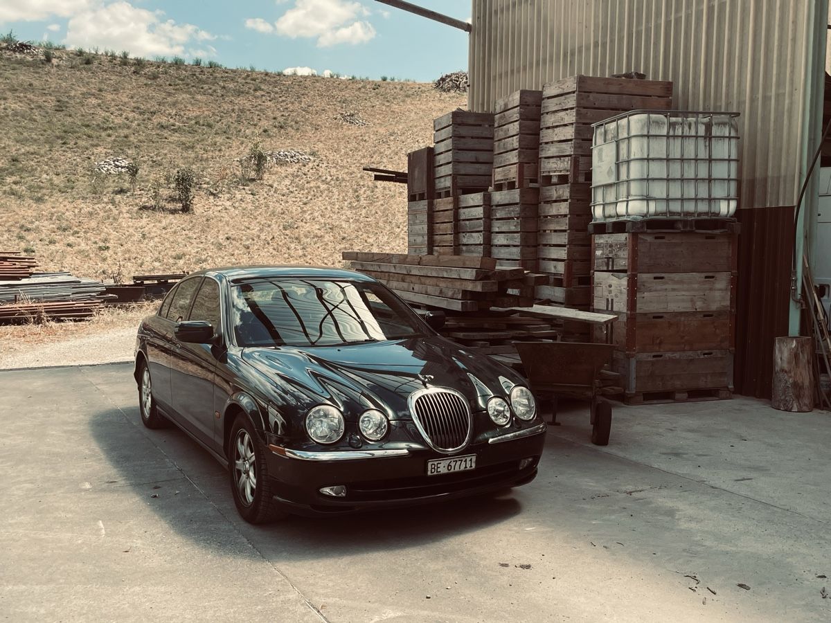 Jaguar Automobili: Jaguar S-Type 3.0 Liter Schnäppchen – Usato da Nidau venduto da Weixel