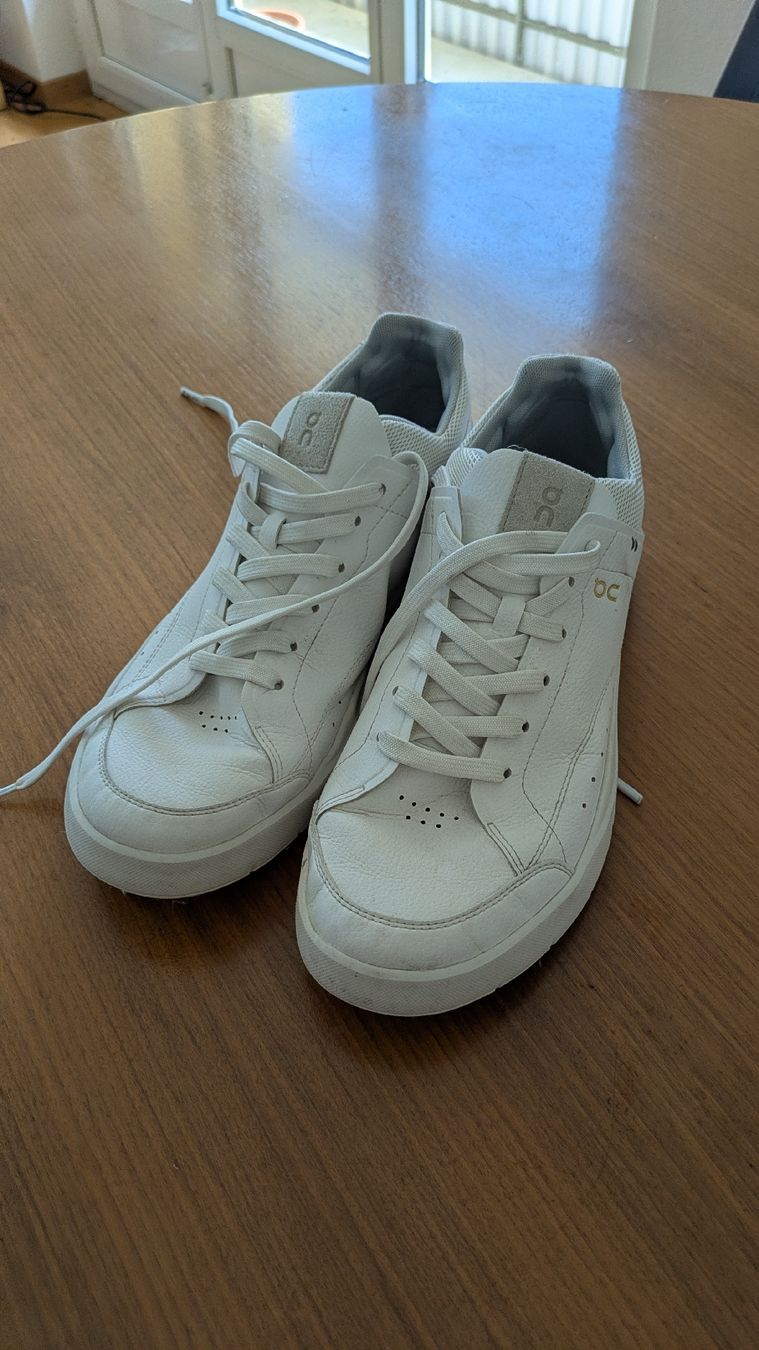 On Scarpe da uomo: On The Roger – Usato da Zürich venduto da clod.b
