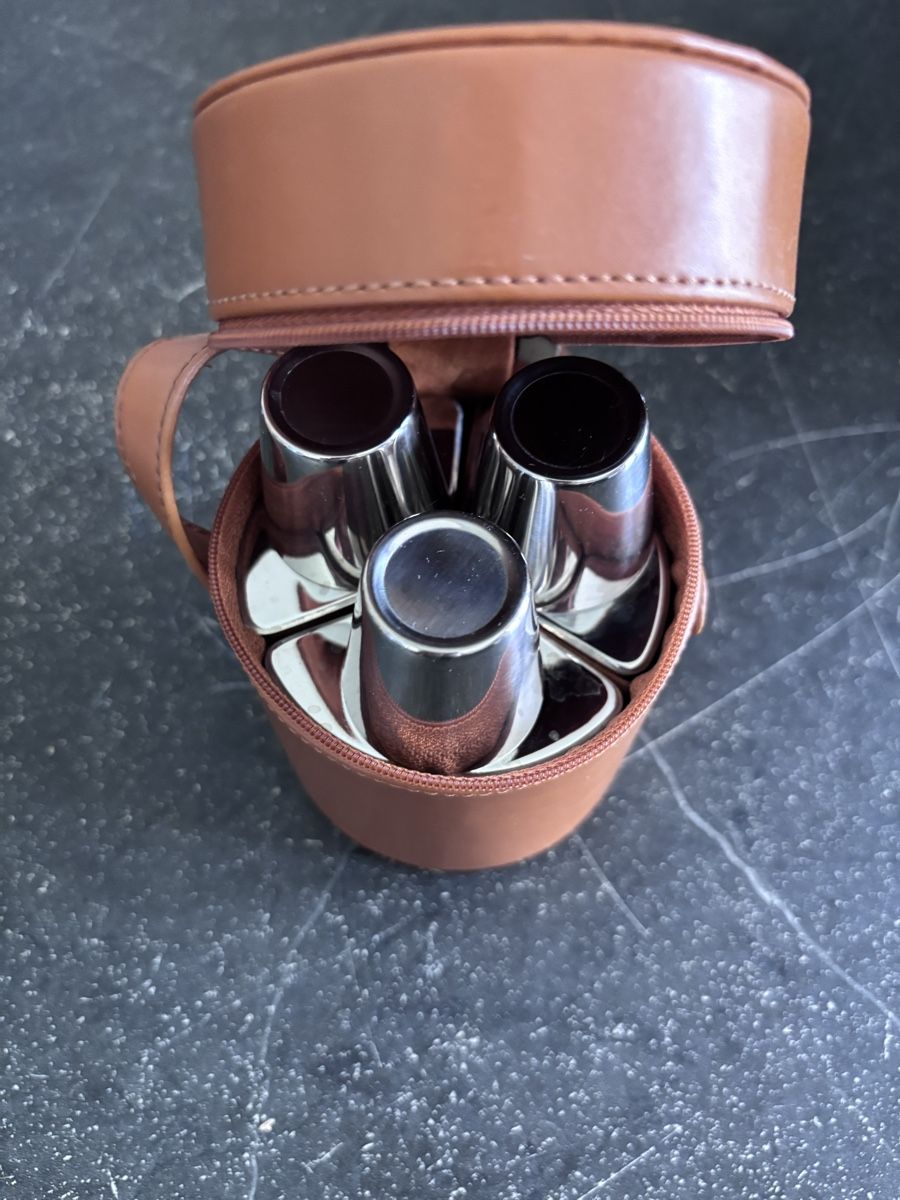 Set di piatti: Etui mit 3 Flachmännern – Nuovo (secondo la descrizione) da Täsch venduto da Dmoosi 1