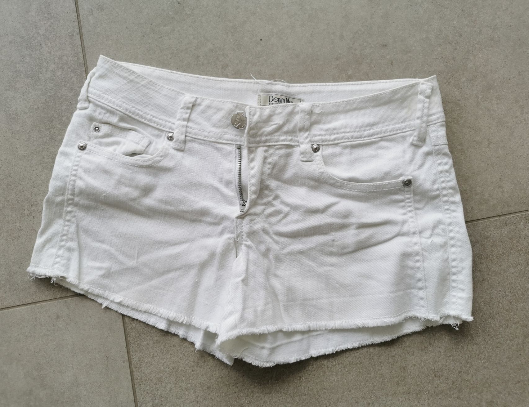Pantaloni: Short blanc taille 36 – Usato da Longirod venduto da DigiSmart