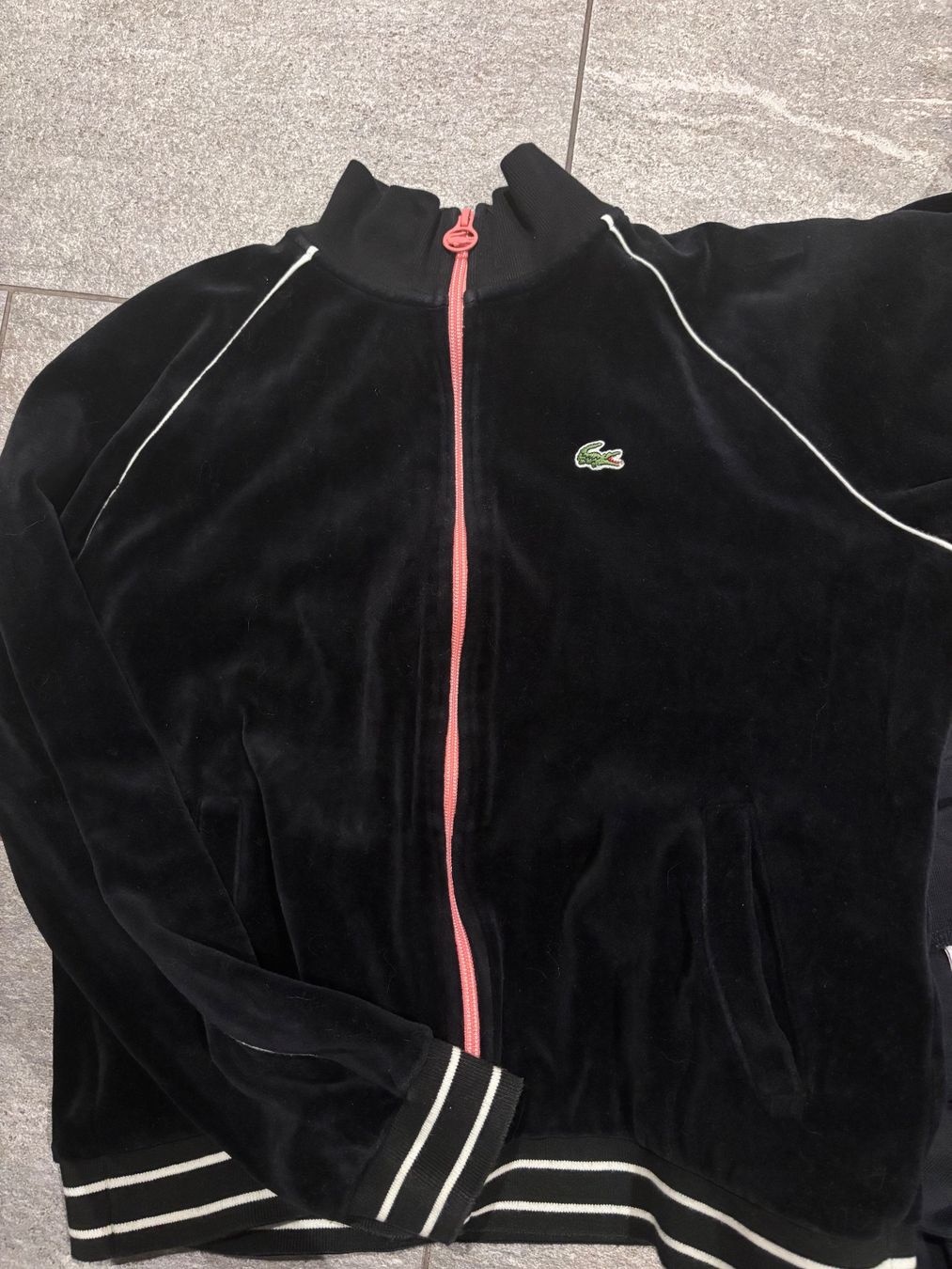 Lotti di vestiti: Lacoste & hellokitty 2000er tracksuit set – Usato da Horgen venduto da manon_archives 2