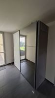 Garderobenschrank mit Spiegel frontal neuwertig