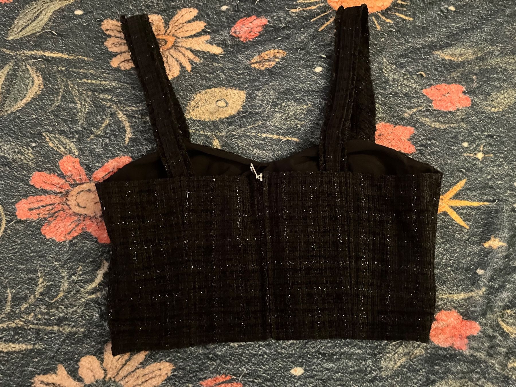 Top: Guess - top – Nuovo (secondo la descrizione) da Sementina venduto da Bra_momo79 1