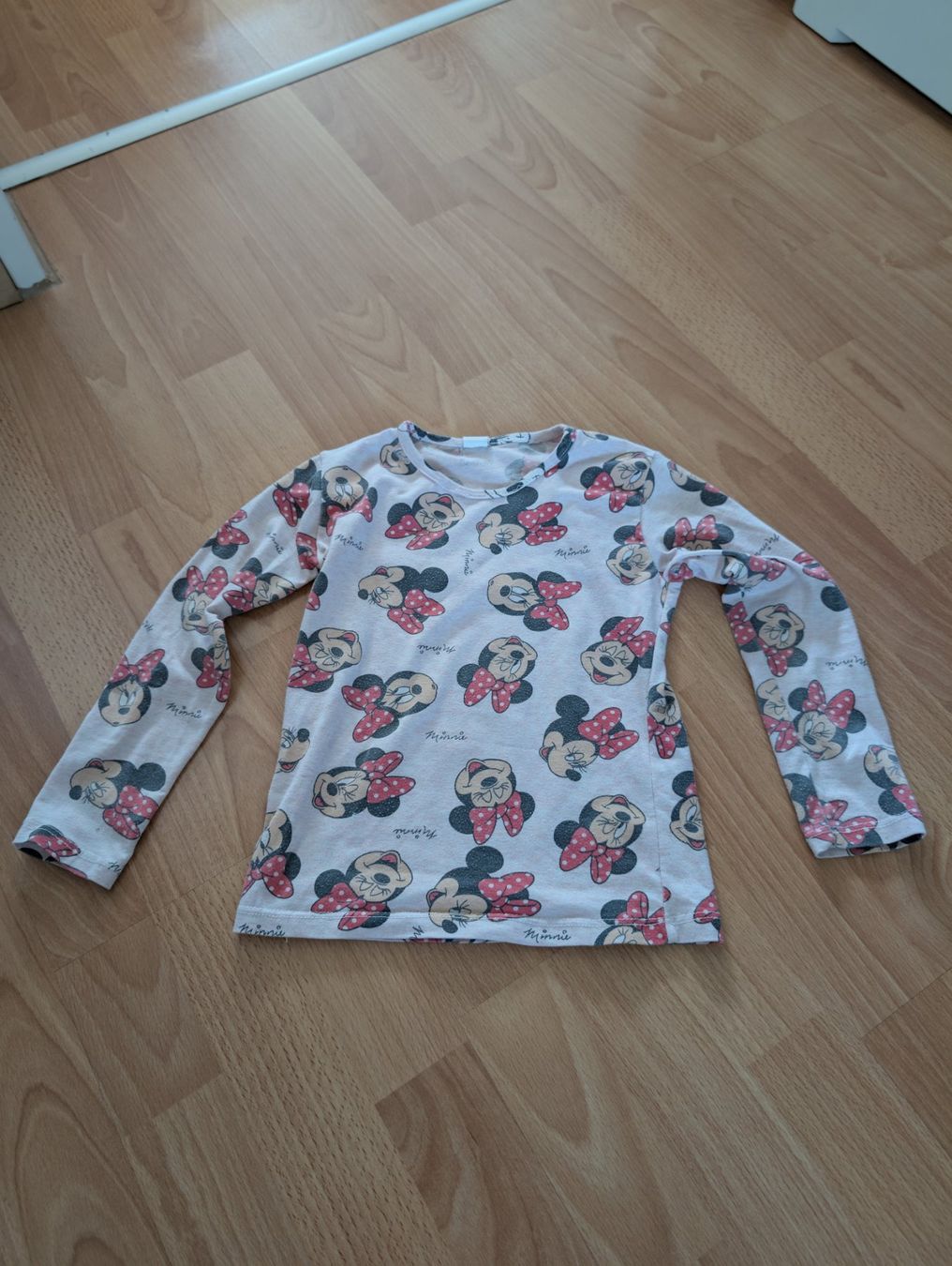 Pulls et sweat-shirts: Minnie Mouse Pullover – D'occasion à Buchs ZH par nudle10