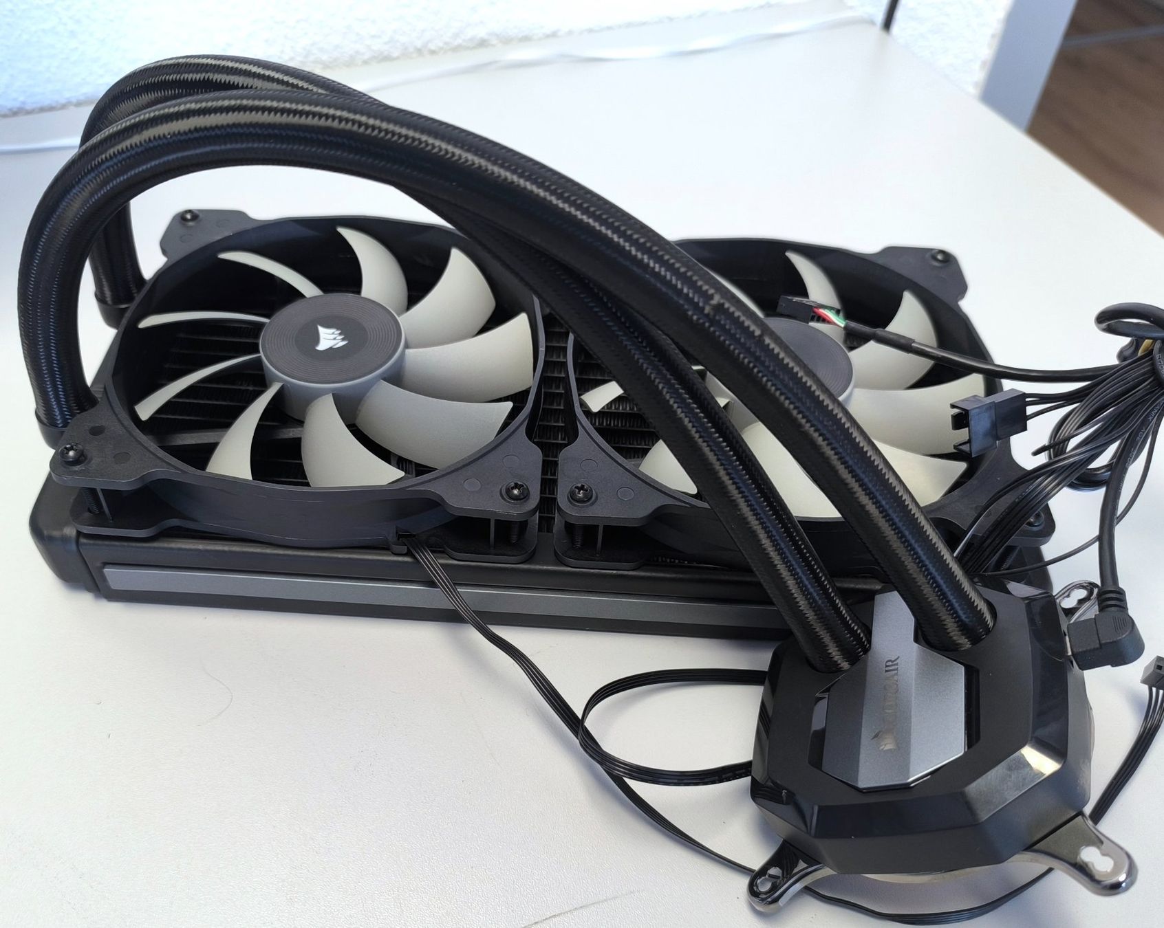 Componenti elettronici: Wasserkühler für Computer CORSAIR – Usato da Wald ZH venduto da 89kingle 2