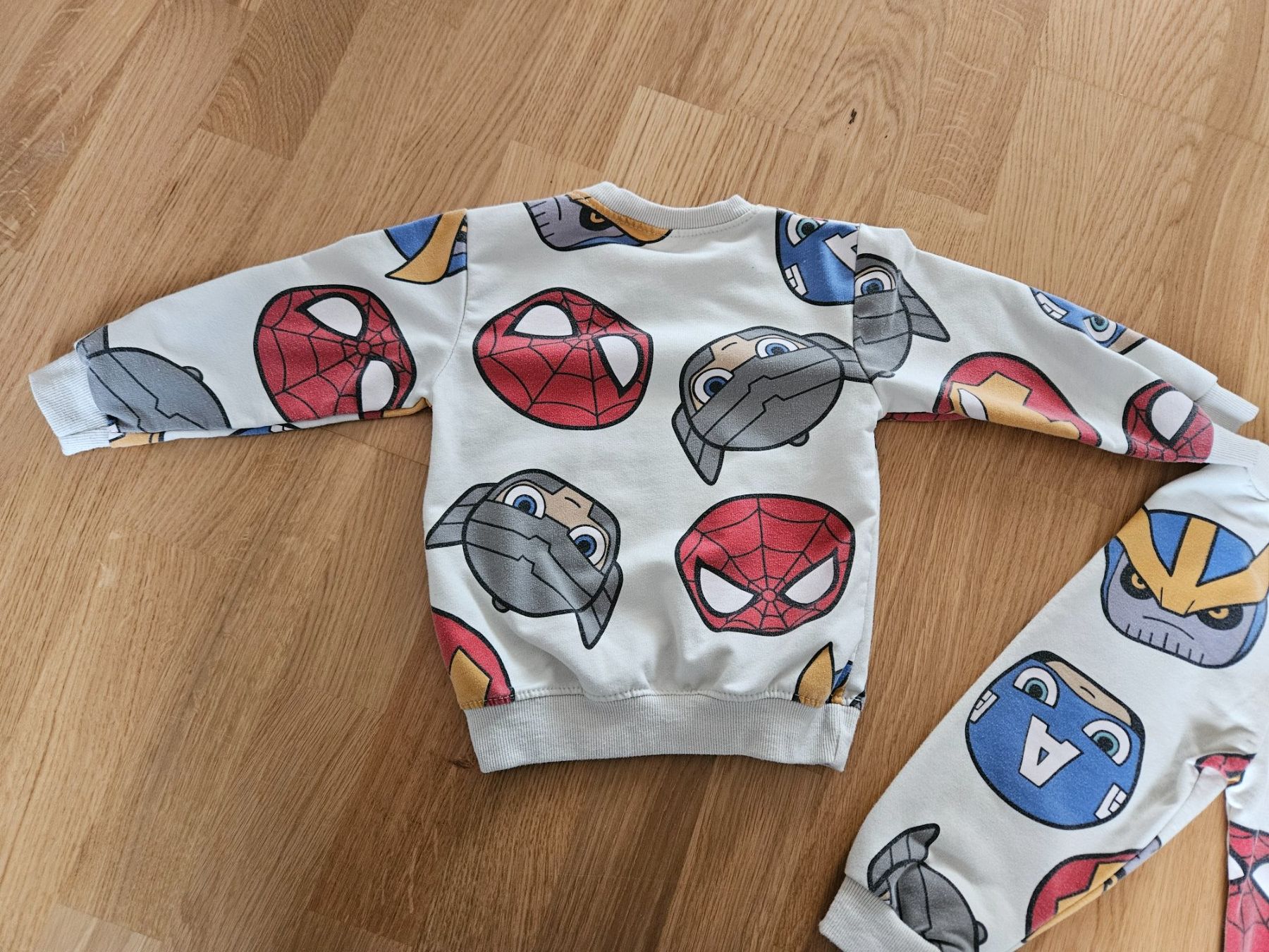 Lotti & Set di vestiti: Avengers Set Gr. 80/86, Superhelden – Usato da Bern venduto da Oloui 2