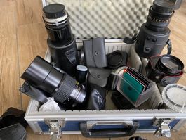 Kameraset Konica mit Objektiven und Zubehör mit Koffer