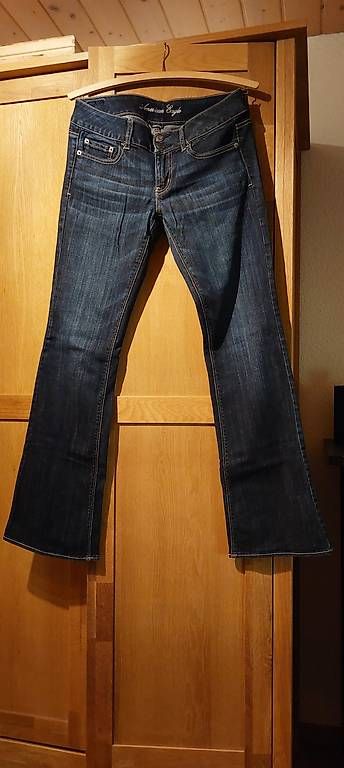 American Eagle Jeans: American Eagle Bootcut Jeans – Usato da Dagmersellen venduto da zah_s5vh