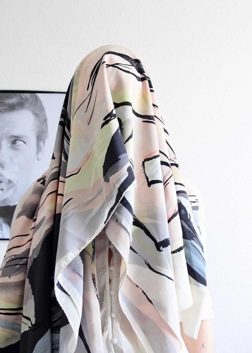 Foulard & Sciarpe: Seidentuch mit Helvetia Print – Usato da Buchs AG venduto da shoplio 1
