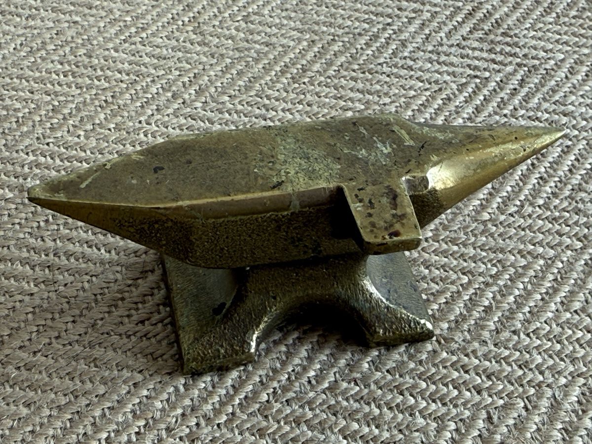 Outils anciens: Kleiner Amboss Messing Vintage – D'occasion à Konolfingen par petzipetz