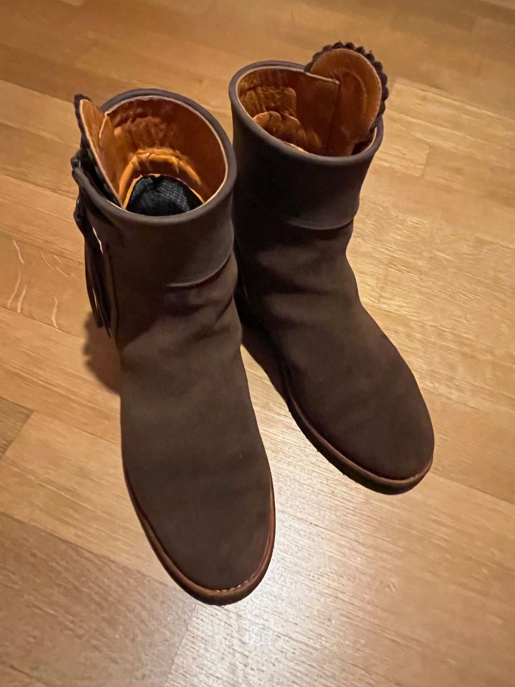 Scarpe da donna: PENELOPE CHILVERS Inclement Tassle Stiefeletten – Usato da Luzern venduto da Aleoschli 1